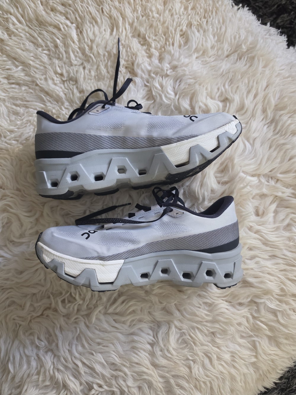 On Cloudmonster Hyper Athletic Shoes White & Black US 8.5 - Picture 2 of 9